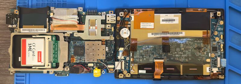 File:Insides of the VGN-U.jpg